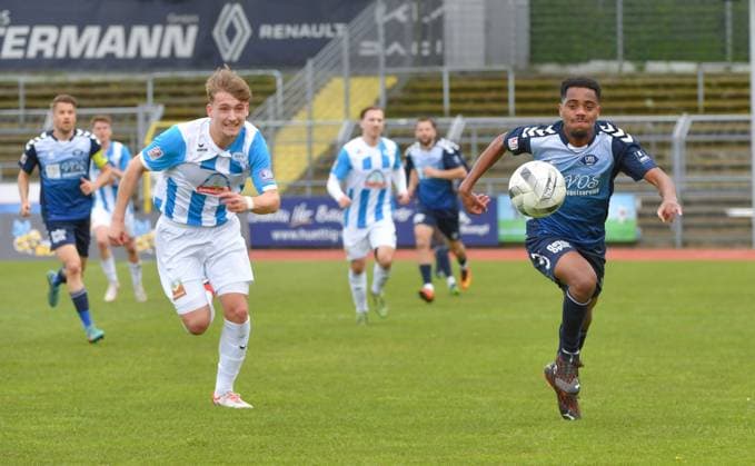 GER, Soccer, RLN, VfB Oldenburg vs SSV Jeddeloh II 27 04 2024, Marschwegstadion, Oldenburg, GER, RLN, VfB Oldenburg vs SSV Jeddeloh II, DFL regulations prohibit any use of photographs as image sequences and or quasi video, im Bild Aurel LOUBONGO VfB Oldenburg 11 Jan Philipp STOTTMANN SSV Jeddeloh II 14 nordphotoxgmbhx xRojahn nph00310