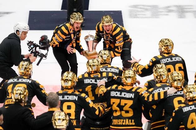 240429 Skellefteas Jonathan Pudas and Pär Lindholm with the trophy after final five in SHL between Skelleftea and Rögle on April 29, 2024 in Skelleftea  Copyright: OLAxWESTERBERG BB240429OW104