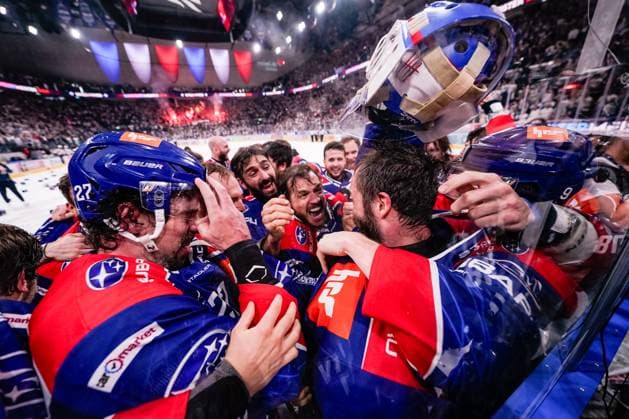 30 04 2024, Zurich, Swiss Life Arena, NL Final ZSC Lions Lausanne HC, ZSC Lions are Swiss Champion 2024 10 Sven Andrighetto ZSC , 91 Denis Hollenstein ZSC , 30 goalkeeper Simon Hrubec ZSC Zurich Swiss Life Arena Zurich Switzerland  Copyright: xJustPictures.ch JarixPestelaccix