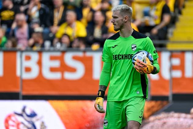 Luca Unbehaun Goalkeeper, Verl, 1 single picture, Action, Action, 04 05 2024, Dresden Germany , Soccer, 3 Liga, SG Dynamo Dresden SC Verl, DFB DFL REGULATIONS PROHIBIT ANY USE OF PHOTOGRAPHS AS IMAGE SEQUENCES AND OR QUASI VIDEO xslx