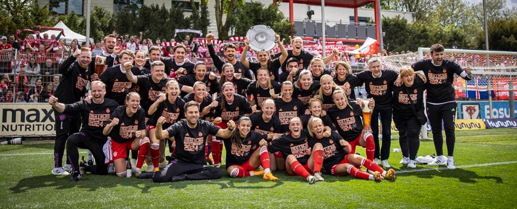 Google Pixel Womens Bundesliga Bayer 04 Leverkusen vs FC Bayern Munich, 04 05 2024 FC Bayern Munich Team photo of the new German champions after the match Bayer 04 Leverkusen vs FC Bayern Munich on matchday 20 of the Google Pixel Womens Bundesliga on 04 05 2024 at the Ulrich Haberland Stadium in Leverkusen North Rhine-Westphalia DFL REGULATIONS PROHIBIT ANY USE OF PHOTOGRAPHS AS IMAGE SEQUENCES AND OR QUASI VIDEO Copyright: xBEAUTIFULxSPORTS AxelxKohringx