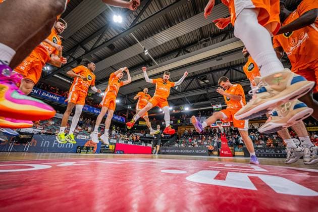 1 Basketball Bundesliga, easyCredit BBL, Season 2023 2024, Men, Main Round, Matchday 32, 05 05 2024, RASTA Vechta BG Göttingen The RASTA Vechta team before the game against BG Göttingen Vechta RASTA Dome Lower Saxony Germany