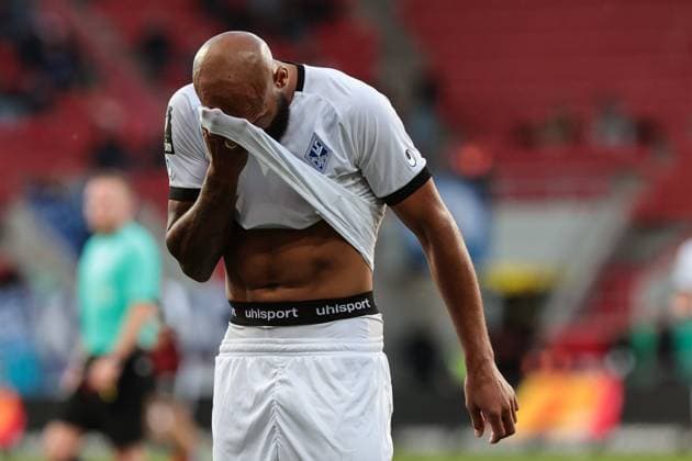 3 Liga FC Ingolstadt SV Waldhof Mannheim 05 05 2024 Terrence BOYD SVW 13 covers his face Disappointed single photo cropped frame Copyright: xBEAUTIFULxSPORTS Goldbergx