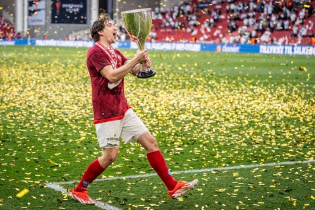 Silkeborg IFs Alexander Lind after victory in the Oddset Cup Final between Silkeborg IF and AGF at Parken in Copenhagen, Thursday, May 9, 2024 Photo Mads Claus Rasmussen Ritzau Scanpix , Denmark  Copyright: RitzauxScanpix MadsxClausxRasmussenx spdk20240509-200720-L