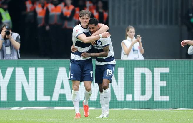Jeremy Dudziak cheers after 2 1 with Fabian Reese joy emotion jubilation sport soccer soccer DFL 2 Bundesliga men 33 matchday season 2023 2024 11 05 2024 Hertha BSC Berlin vs 1 FC Kaiserslautern FCK DFL regulations prohibit any use of photographs as image sequences and or quasi video