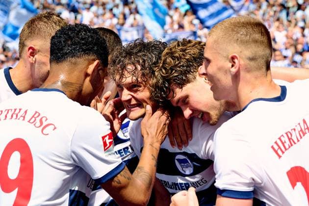 Fabian Reese Hertha BSC, 11 goal shot to 3 1, cheers, GER, Hertha BSC vs 1 FC Kaiserslautern, Soccer Men, 2 Bundesliga, Season 2023 2024, 33 Matchday, 11 05 2024 DFL REGULATIONS PROHIBIT ANY USE OF PHOTOGRAPHS AS IMAGE SEQUENCES AND OR QUASI VIDEO GER, Hertha BSC vs 1 FC Kaiserslautern, Soccer Men, 2 Bundesliga, Season 2023 2024, 33 Matchday, 11 05 2024 Berlin Copyright: xEibner-Pressefotox xClaudiusxRauchx EP_CRH