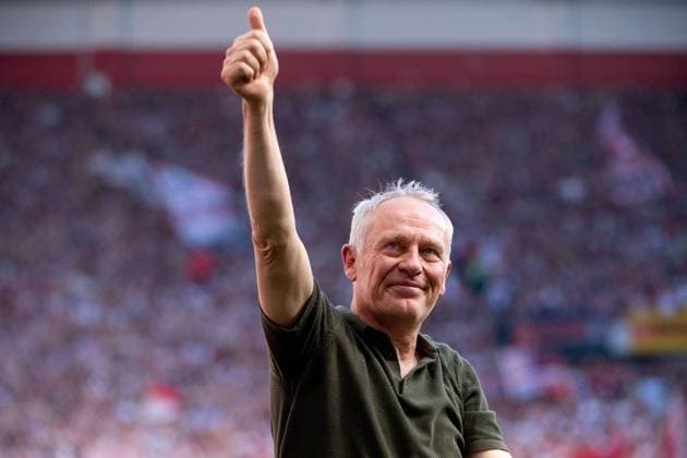 Christian Streich SC Freiburg, coach says goodbye to the fans after his last home game as head coach of SCF on a lap of honor, GER, SC Freiburg SCF vs FC Heidenheim FCH , Fußball Bundesliga, 33 Spieltag, Saison 2023 2024, 11 05 2024 DFB DFL regulations prohibit any use of photographs as image sequences and or quasi video GER, SC Freiburg SCF vs FC Heidenheim FCH , Fußball Bundesliga, 33 Spieltag, Saison 2023 2024, 11 05 2024 Freiburg Copyright: xEibner-Pressefoto Memmlerx EP_MMR
