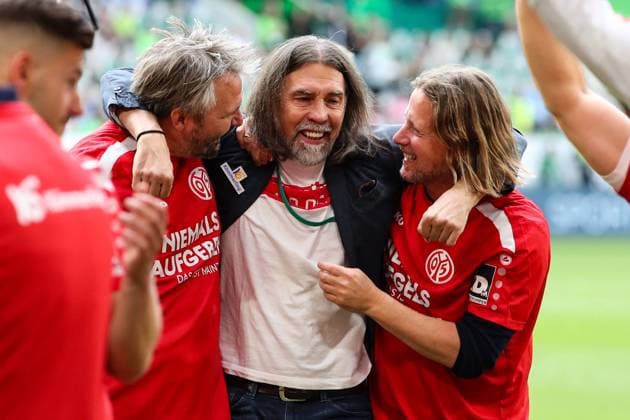 Sports director Martin Schmidt FSV Mainz 05 with coach Bo Henriksen FSV Mainz 05 1 Soccer Bundesliga season 2023 2024 Point match VfL Wolfsburg vs FSV Mainz 05 at the Volkswagen Arena in Wolfsburg Soccer,Germany,man,men,18 05 2024