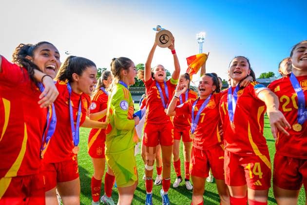 240518 Players of Spain celebrate after the UEFA European Women?s Under 17 Championship final match between England and Spain on May 18, 2024 in Malmö Photo Mathilda Ahlberg BILDBYRAN kod MA MA0667 fotboll football soccer fotball em u17 f17 uefa euro under 17 england spanien spain dam bbeng jubel  Copyright: MATHILDAxAHLBERG BB240518MA131