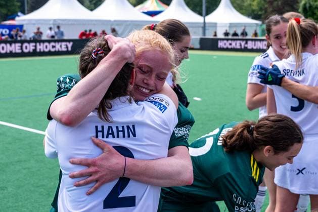 Bonn, womens field hockey final, DHC MHC 2 1 19 05 2024, goalkeeper DHC Femke Jovi celebrates the title with Maria Hahn Duesseldorfer HC Bonn North Rhine-Westphalia Germany Finale Damen MHC - DHC 19.05.24 LR-0286