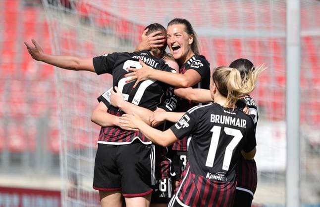 20 05 2024 Soccer Season 2023 2024 1 Womens Soccer Bundesliga 22 Matchday 1 FC Nürnberg FCN Club MSV Duisburg Zebras Sportfoto Zink DaMa xdaxmax Jubel Freude Torjubel nach Tor zum 2 0 Lara Schmidt 27, 1 FC Nürnberg FCN und Mannschaft Team jubelt freue sich Torschütze Lara Schmidt 27, 1 FC Nürnberg FCN