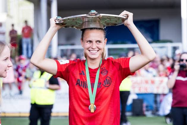 GOOGLE PIXEL Frauen Bundesliga TSG Hoffenheim FC Bayern München 20 05 2024 Klara Bühl FC Bayern München, 17 with championship trophy on her head GOOGLE PIXEL Frauen Bundesliga, TSG Hoffenheim FC Bayern München, Hoffenheim, Dietmar Hopp Stadion am 20 05 2024 DFB REGULATIONS PROHIBIT ANY USE OF PHOTOGRAPHS AS IMAGE SEQUENCES AND OR QUASI VIDEO Copyright: xBEAUTIFULxSPORTS Wunderlx