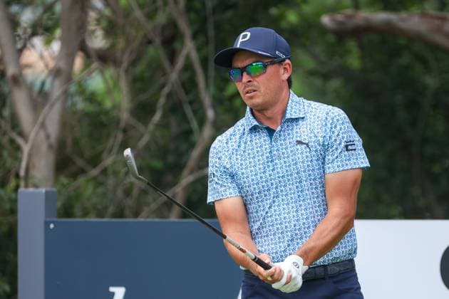 FORT WORTH, TX - MAY 24: Rickie Fowler (USA) hits from the 9th tee during the Charles Schwab Challenge on May 24, 2024 at Colonial Country Club in Fort Worth, TX. (Photo by George Walker Icon Sportswire) GOLF: MAY 24 PGA, Golf Herren Charles Schwab Challenge EDITORIAL USE ONLY Icon240524039