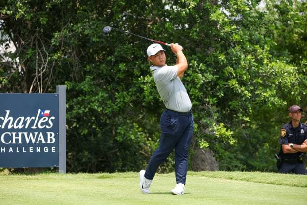 FORT WORTH, TX - MAY 25: Tom Kim (KOR) hits from the 9th tee during the Charles Schwab Challenge on May 25, 2024 at Colonial Country Club in Fort Worth, TX. (Photo by George Walker Icon Sportswire) GOLF: MAY 25 PGA, Golf Herren Charles Schwab Challenge EDITORIAL USE ONLY Icon24052529