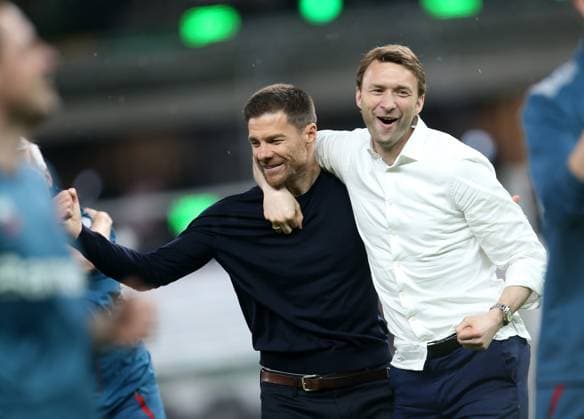 Final cheer Leverkusen, F left Coach Xabi Alonso Leverkusen , Managing Director Sport Simon Rolfes Leverkusen Sport Soccer DFB Cup Final Season 23 24 1 FC Kaiserslautern vs Bayer 04 Leverkusen, Soccer Bundesliga, 25 05 2024
