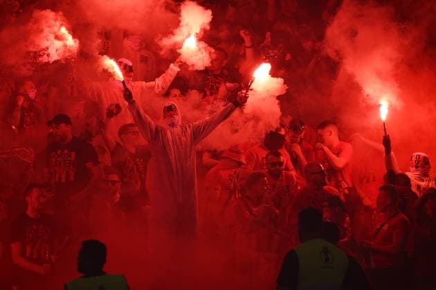 Berlin, Olympiastadion, 25 05 24, GER, Herren, DFB Pokal Final, Saison 2023 2024, 1 FC Kaiserslautern Bayer 04 Leverkusen Bild Fankurve, Fans, Fanblock Leverkusen mit Feuer, Rauch, Bengali, Bengalis, bengalisches Feuer, zuenden Feuerwerk, Rauchbombe Only for editorial use DFL regulations prohibit any use of photographs as image sequences and or quasi video Berlin Germany