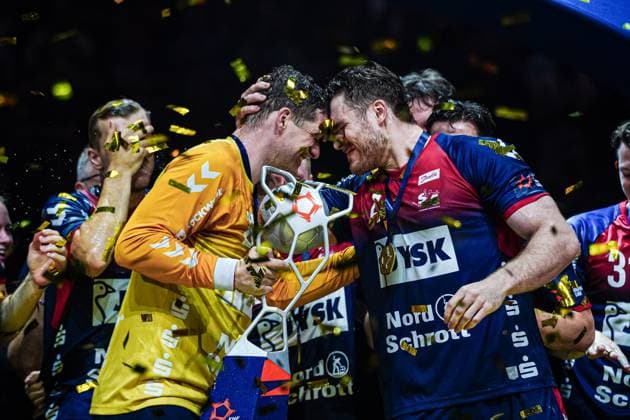 Kevin Moeller SG Flensburg Handewitt, 20 and Johannes Golla SG Flensburg Handewitt, 04 with trophy GER, SG Flensburg Handewitt vs Fuechse Berlin, Handball, EHF European League, Final, Season 2023 2024, 26 05 2024 GER, SG Flensburg Handewitt vs Fuechse Berlin, Handball, EHF European League, Final, Season 2023 2024, 26 05 2024 Hamburg Copyright: xEibnerxPressefoto MarcelxvonxFehrnx EP_MFN