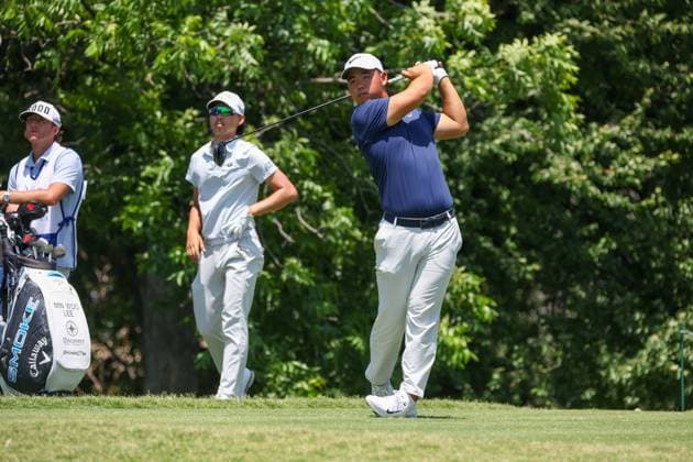 FORT WORTH, TX - MAY 26: Tom Kim (KOR) hits from the 12th tee during the Charles Schwab Challenge on May 26, 2024 at Colonial Country Club in Fort Worth, TX. (Photo by George Walker Icon Sportswire) GOLF: MAY 26 PGA, Golf Herren Charles Schwab Challenge EDITORIAL USE ONLY Icon240526048