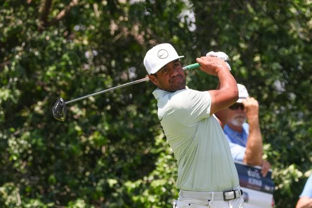 FORT WORTH, TX - MAY 26: Tony Finau (USA) hits from the 9th tee during the Charles Schwab Challenge on May 26, 2024 at Colonial Country Club in Fort Worth, TX. (Photo by George Walker Icon Sportswire) GOLF: MAY 26 PGA, Golf Herren Charles Schwab Challenge EDITORIAL USE ONLY Icon240526049
