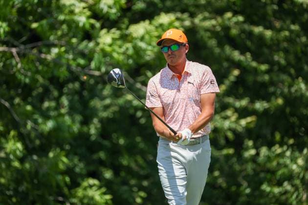 FORT WORTH, TX - MAY 26: Rickie Fowler (USA) hits from the 12th tee during the Charles Schwab Challenge on May 26, 2024 at Colonial Country Club in Fort Worth, TX. (Photo by George Walker Icon Sportswire) GOLF: MAY 26 PGA, Golf Herren Charles Schwab Challenge EDITORIAL USE ONLY Icon240526056