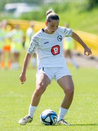 Soccer 2 Womens Bundesliga, Season 2023 2024, Matchday 24, SG 99 Andernach 1 FFC Turbine Potsdam on 12 05 2024 at Andernach Stadium in Andernach Noa Selimhodzic 1 FFC Turbine Potsdam, 21 shortly before the pass Important note According to the regulations of the DFL German Football League and the DFB German Football Association, it is prohibited, to utilize or have utilized photographs taken in the stadium and or of the match in the form of sequential images and or video-like photo series Foto Kirchner Media TH Copyright: xKirchner-Media THx