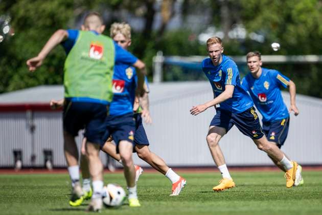 240530 Hugo Larsson of the Swedish men s national football team during a training session on May 30, 2024 in Stockholm Photo Johanna Säll BILDBYRAN kod JL JL0383 fotboll football soccer fotball landskamp träning practice training sverige sweden sverige a bbeng Copyright: JOHANNAxSÄLL BB240530BB546