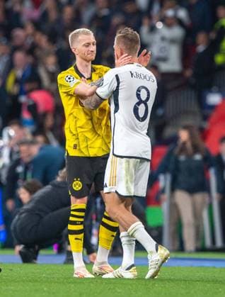 Football, Men, Season 2023 2024, Champions League Final , Borussia Dortmund Real Madrid, v l Marco Reus Borussia Dortmund , Toni Kroos Real Madrid after final 01 06 2024, Copyright: xSebastianxRäppold MatthiasxKochx