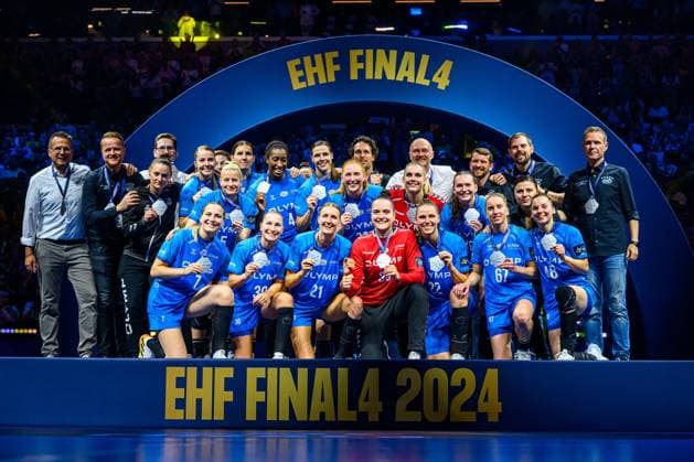 Budapest, Hungary Handball EHF CL Final 4 Final Györi Audi ETO KC SG BBM Bietigheim the team from Bietigheim with the silver medal Budapest MVM Dome Hungary