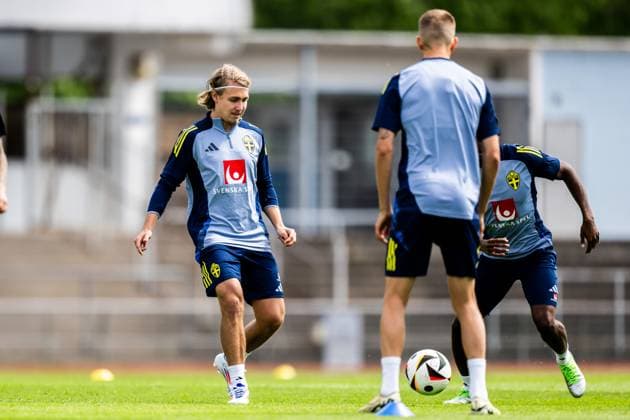 240603 Sebastian Nanasi of the Swedish men s national football team during a training session on June 3, 2024 in Malmö Photo Petter Arvidson BILDBYRAN kod PA PA0819 bbeng fotboll football soccer fotball träning practice training sverige sweden sverige a  Copyright: PETTERxARVIDSON BB240603PA083
