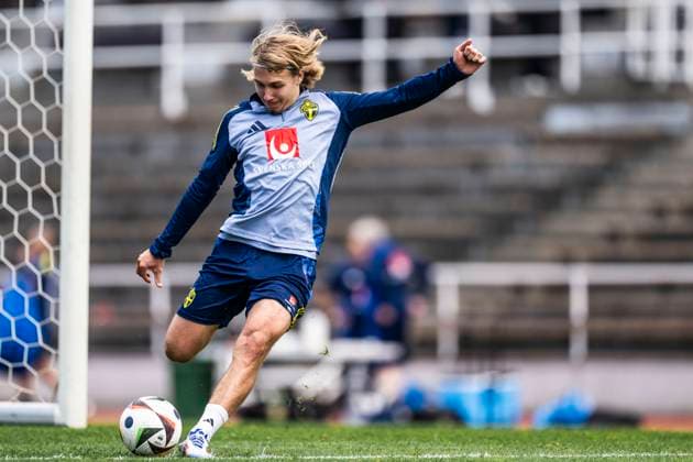 240606 Sebastian Nanasi of the Swedish men s national football team during a training session on June 6, 2024 in Stockholm Photo Johanna Säll BILDBYRAN code JL JL0387 bbeng fotboll football soccer fotball träning practice training sverige sweden sverige a  Copyright: JOHANNAxSÄLL BB240606BB310