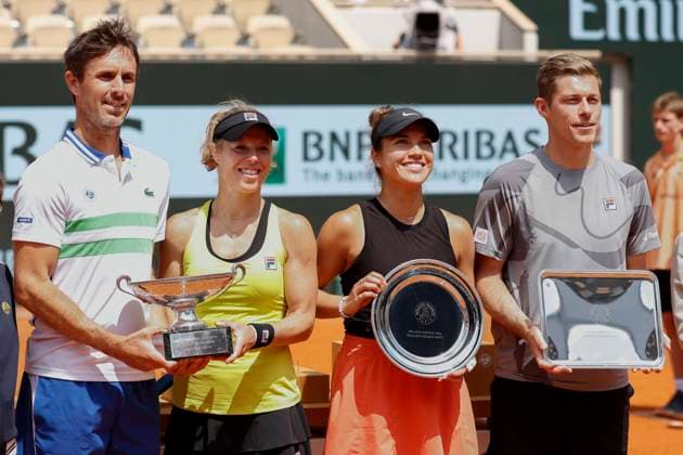L R Laura Siegemund, Edouard Roger Vasselin and finalists Desirae Krawczyk, Neal Skupski, Mixed Doubles, Award Ceremony, Presentation Tennis French Open 2024 Roland Garros Paris France 6 June 2024 Copyright: xJuergenxHasenkopfx