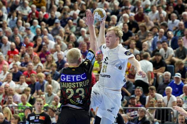 Magnus Saugstrup SC Magdeburg and Eric Johansson THW Kiel fight for the ball, Truckscout24 EHF Final4, SC Magdeburg vs THW Kiel, Lanxess Arena, 09 06 2024, Cologne, Germany