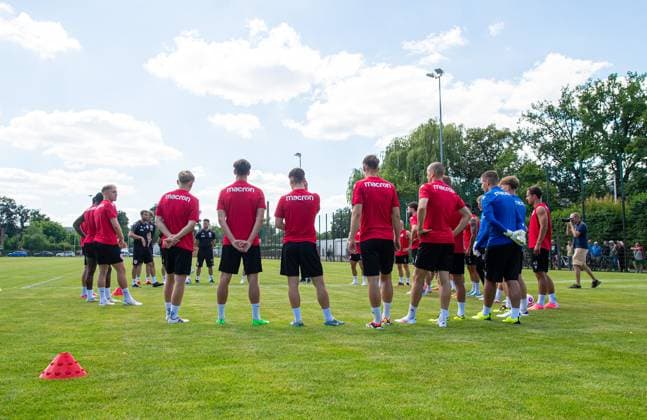 Football, Men, Season 2024 25, 3 Liga, FC Energie Cottbus, Training kick-off, Speech in the circle, 24 06 2024, Copyright: xSebastianxRäppold MatthiasxKochx