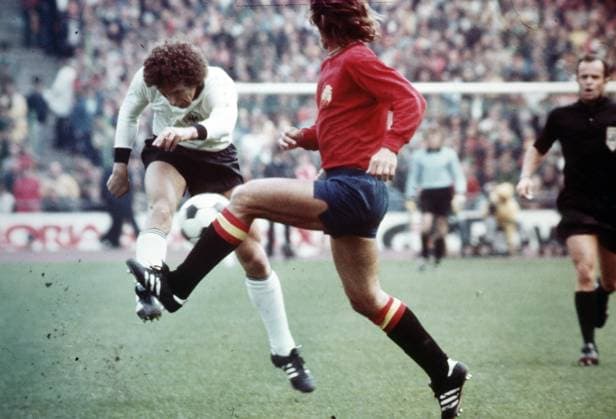 22 05 76 Germany Spain Germany, Munich, 22 05 1976, Soccer, European Championship Qualification, Quarterfinals, Germany Spain 2 0 v l Klaus Toppmöller Germany , Juan Cruz Sol Spain