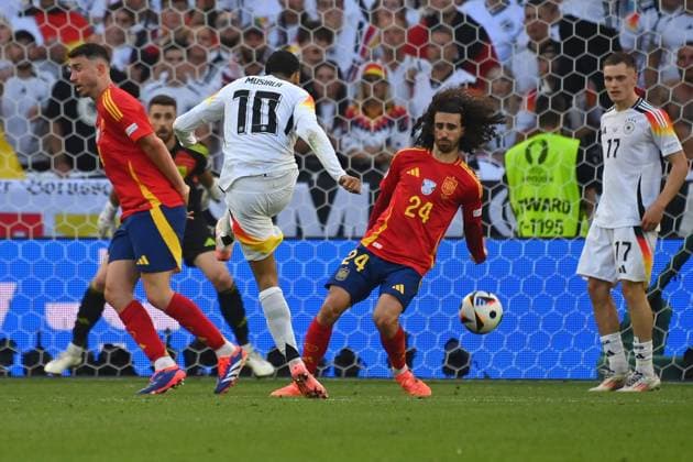Controversial scene No penalty Spains Marc Cucurella M gets the shot from Jamal Musiala to the hand slightly splayed from the body, thus preventing a great chance for the DFB penalty kien penalty,penalty kick action,shot re Florian Wirtz GER , quarterfinal Spain ESP Germany GER 2 1 n V on 05 07 2024,Stuttgart Arena, Football UEFA EURO 2024 GERMANY from 14 06 2024 14 07 2024
