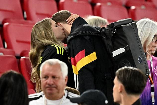 05 07 2024, xscotx, European Football Championship 2024 quarterfinals, Spain Germany, emspor, v l Anika Bissel wife partner of goalkeeper Manuel Neuer kisses kisses kisses kisses Manuel Neuer German national football team DFB Stuttgart