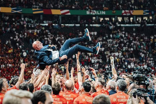 Soccer Men UEFA European Football Championship 2024 Final Spain vs England 14 07 2024 The Spaniards throw their coach Luis de la Fuente Spain in the air after the match Cheers Emotions Berlin Olympiastadion Berlin Germany