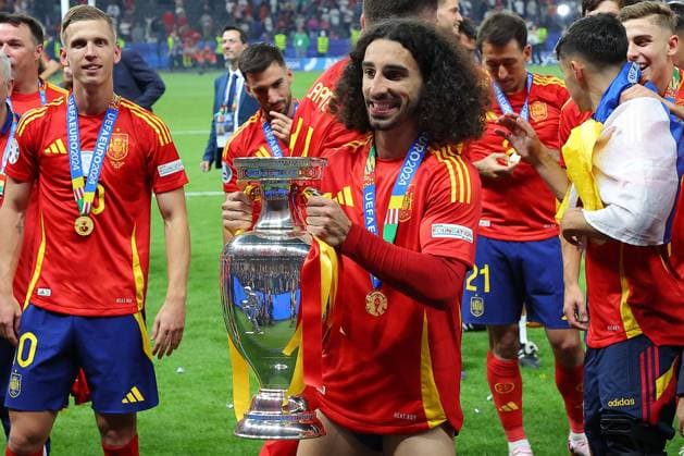 Spain England UEFA EURO 2024 Final Berlin, 14 07 2024, Olympiastadion, UEFA EURO 2024 Germany, Final, Spain England 2 1 0 0 , In the picture Marc Cucurella 24, ESP with the European Championship trophy ,