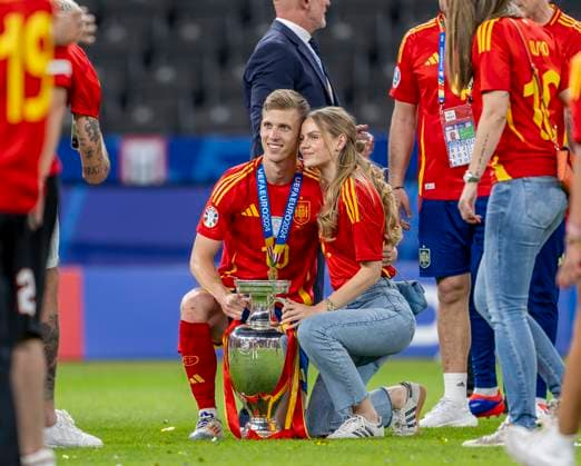14 07 2024, Football UEFA EURO 2024, Final in Berlin Olympic Stadium, Spain England, Spain is European Champion, Dani Olmo Spain with trophy and wife Laura Abla Schmitt