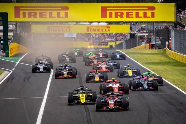 Bilder des Jahres 2024, Sport 07 Juli Sport Themen der Woche KW 29 Sport Bilder des Tages 22 VERSCHOOR Richard (nld), Trident, Dallara F2 2024, 09 MAINI Kush (ind), Invicta Racing, Dallara F2 2024, 04 ANTONELLI Andrea Kimi (ita), Prema Racing, Dallara F2 2024, action,start, depart, during the 9th round of the 2024 FIA Formula 2 Championship from July 19 to 21, 2024 on the Hungaroring, in Mogyorod, Hungary - AUTO - FORMULA 2 2024 - HUNGARORING DPPI Panoramic 240720_R13_UNGHERIA_DP_HUN_GP_DL-1630