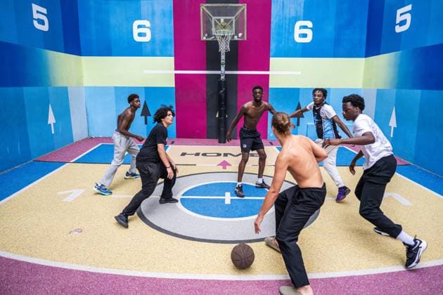 240722 Youngsters play basketball at the Duperre playground during day 4 of the Paris 2024 Olympic Games on July 22, 2024 in Paris Photo Petter Arvidson BILDBYRAN code PA JM0578 bbeng olympic games olympics os ol olympiska spel olympiske leker paris 2024 paris os paris ol  Copyright: PETTERxARVIDSON BB240722PA024