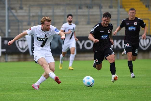27 07 2024, Football, Men, Test match, Season 2024 2025, SV 07 Elversberg FC Viktoria Köln, Dominik Martinovic SV 07 Elversberg , Luca de Meester FC Viktoria Köln Elversberg Ursapharm Arena an der Kaiserlinde Saarland Germany EN Copyright: xSebastianxBachx