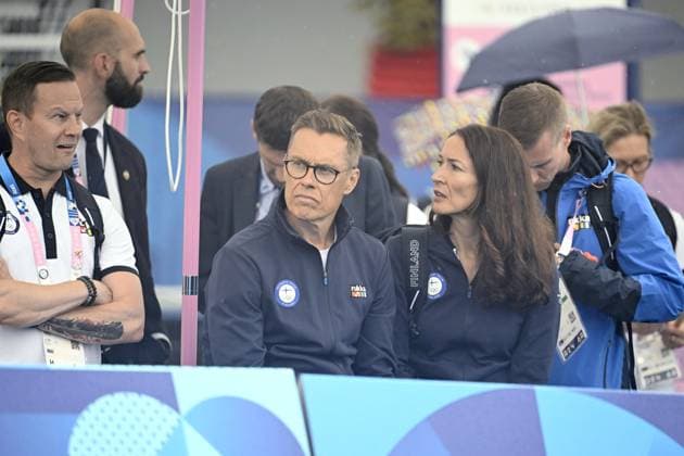 Finnish President Alexander Stubb and his wife Suzanne Innes-Stubb watch the women s Road cycling, Rad, Radsport, Strasse individual time trial at the Paris Summer Olympic Games, Olympische Spiele, Olympia, OS in Pont Alexandre III on July 27, 2024. Paris France LKFTJK20240727162603KSUH Copyright: xHeikkixSaukkomaax LKFTJK20240727162603KSUH