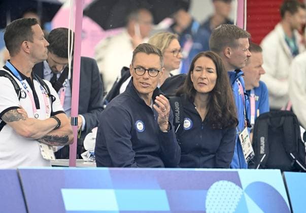 Finnish President Alexander Stubb and his wife Suzanne Innes-Stubb watch the women s Road cycling, Rad, Radsport, Strasse individual time trial at the Paris Summer Olympic Games, Olympische Spiele, Olympia, OS in Pont Alexandre III on July 27, 2024. Paris France LKFTJK20240727162541WPRZ Copyright: xHeikkixSaukkomaax LKFTJK20240727162541WPRZ