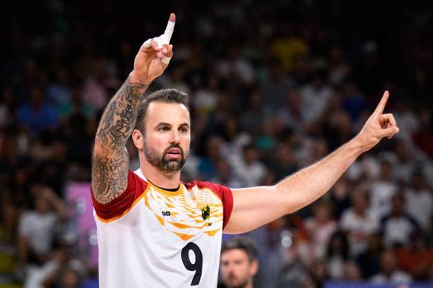 30 07 2024, Paris, Arena Paris South Volleyball, Olympic Games, Preliminary round, Germany GER vs USA Cheers Georg Grozer 9 GER