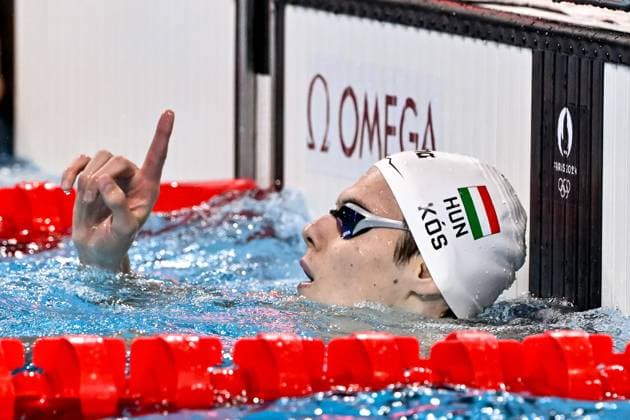 Hubert Kos of Hungary celebrates after winning the gold medal in the swimming 200m Backstroke Men Final during the Paris 2024 Olympic Games, Olympische Spiele, Olympia, OS at La Defense Arena in Paris (France), August 01, 2024. Giorgio Scala