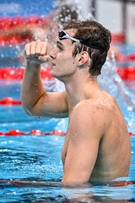 Hubert Kos of Hungary celebrates after winning the gold medal in the swimming 200m Backstroke Men Final during the Paris 2024 Olympic Games, Olympische Spiele, Olympia, OS at La Defense Arena in Paris (France), August 01, 2024. Giorgio Scala