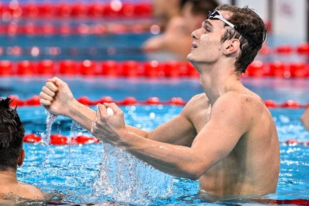 Hubert Kos of Hungary celebrates after winning the gold medal in the swimming 200m Backstroke Men Final during the Paris 2024 Olympic Games, Olympische Spiele, Olympia, OS at La Defense Arena in Paris (France), August 01, 2024. Giorgio Scala