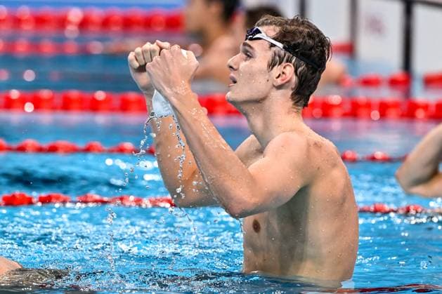 Hubert Kos of Hungary celebrates after winning the gold medal in the swimming 200m Backstroke Men Final during the Paris 2024 Olympic Games, Olympische Spiele, Olympia, OS at La Defense Arena in Paris (France), August 01, 2024. Giorgio Scala