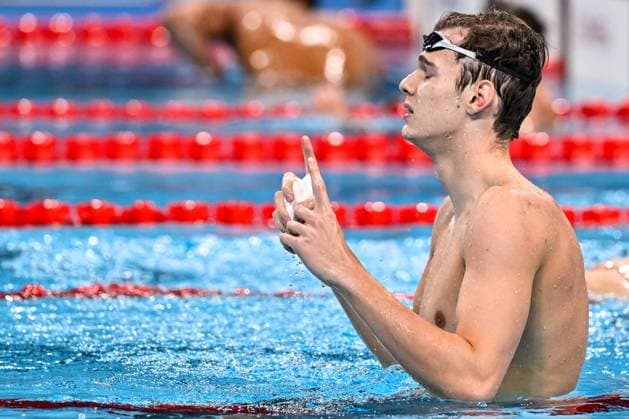 Hubert Kos of Hungary celebrates after winning the gold medal in the swimming 200m Backstroke Men Final during the Paris 2024 Olympic Games, Olympische Spiele, Olympia, OS at La Defense Arena in Paris (France), August 01, 2024. Giorgio Scala
